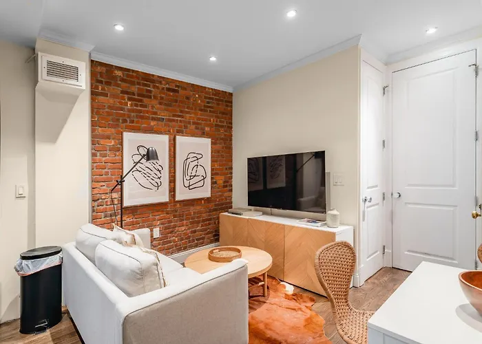 Modern Room Steps From Central Park With Shared Bathroom